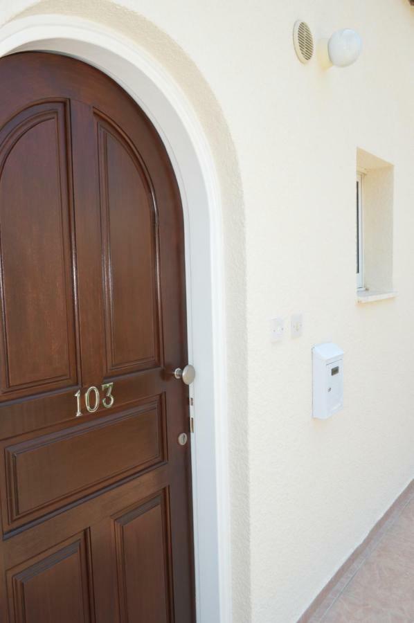 Apartment In Kato Pafos & 10 Min To Venus Beach Eksteriør bilde